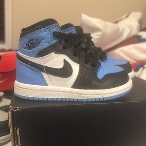 Baby AIR Jordan 1’s size 5C
Blue BLACK & WHITE